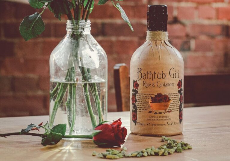 Bathtub Gin lance l'expression de la Saint-Valentin inspirée des 'Love Spell Potions of Old'
