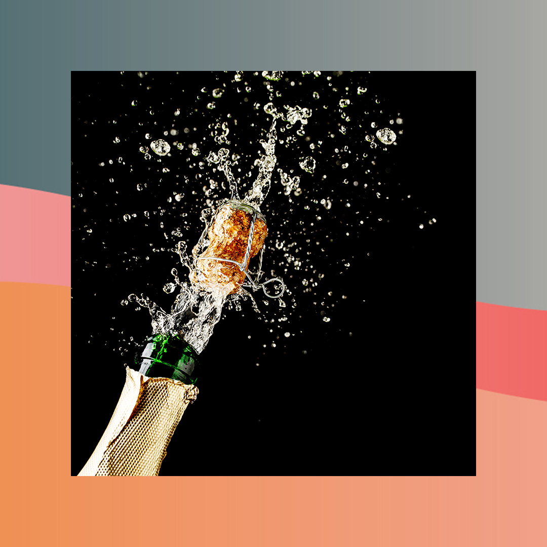 Des agents des douanes français détruisent 35 000 bouteilles de soda "Champagne"