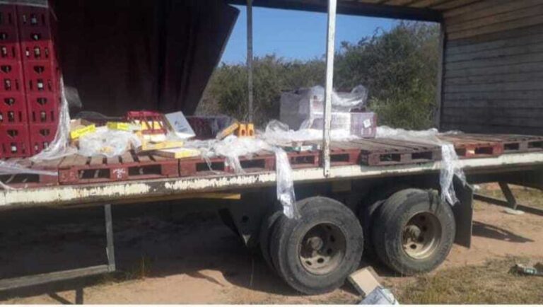 23 000 $ d'alcool volé dans un camion de livraison « sous la menace d'une arme »
