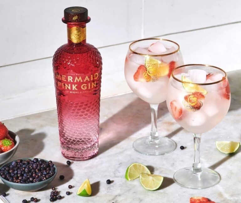 Célébrez les débuts de Barbie avec ces 5 gins roses
