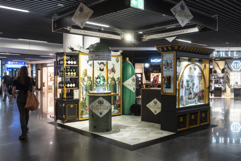 La parfumerie Hendrick's Gin prend son envol dans le plus grand aéroport d'Allemagne
