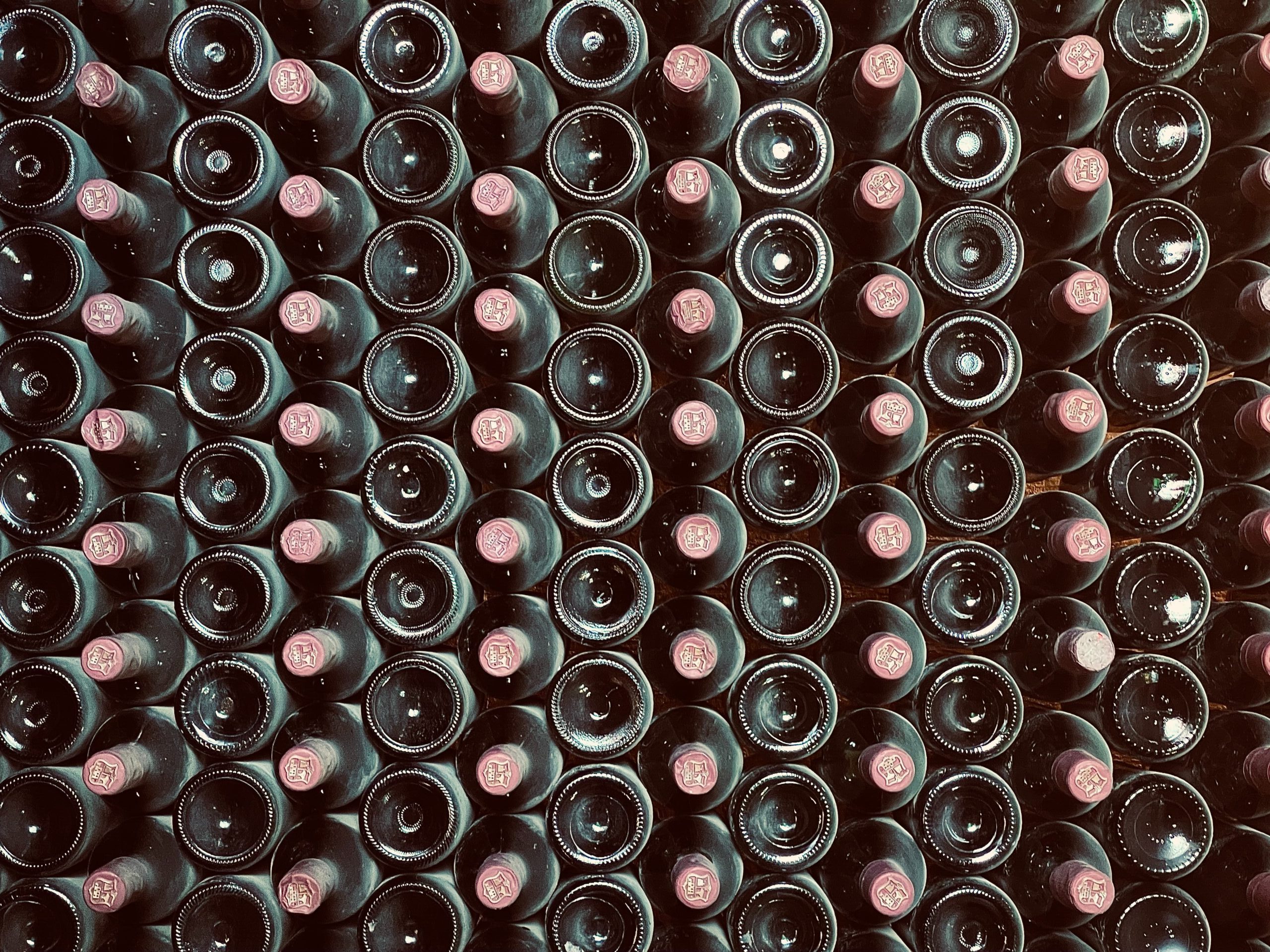 4 personnes condamnées à mort pour avoir vendu de l'alcool de contrebande qui a tué au moins 17 personnes et hospitalisé 191 personnes