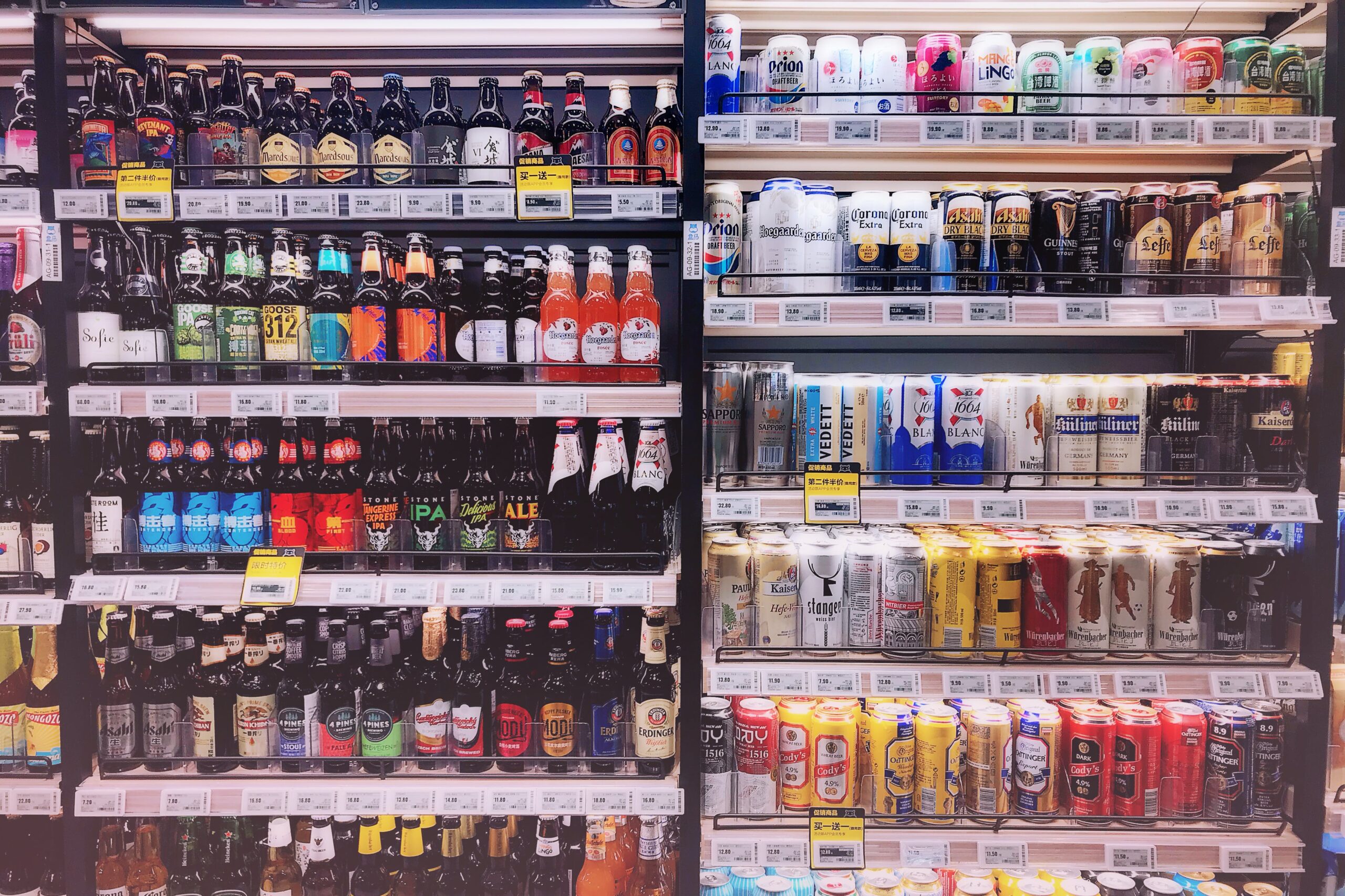 Au milieu d’une préférence émergente pour les alternatives à l’alcool, les voleurs à l’étalage ciblent la bière sans alcool