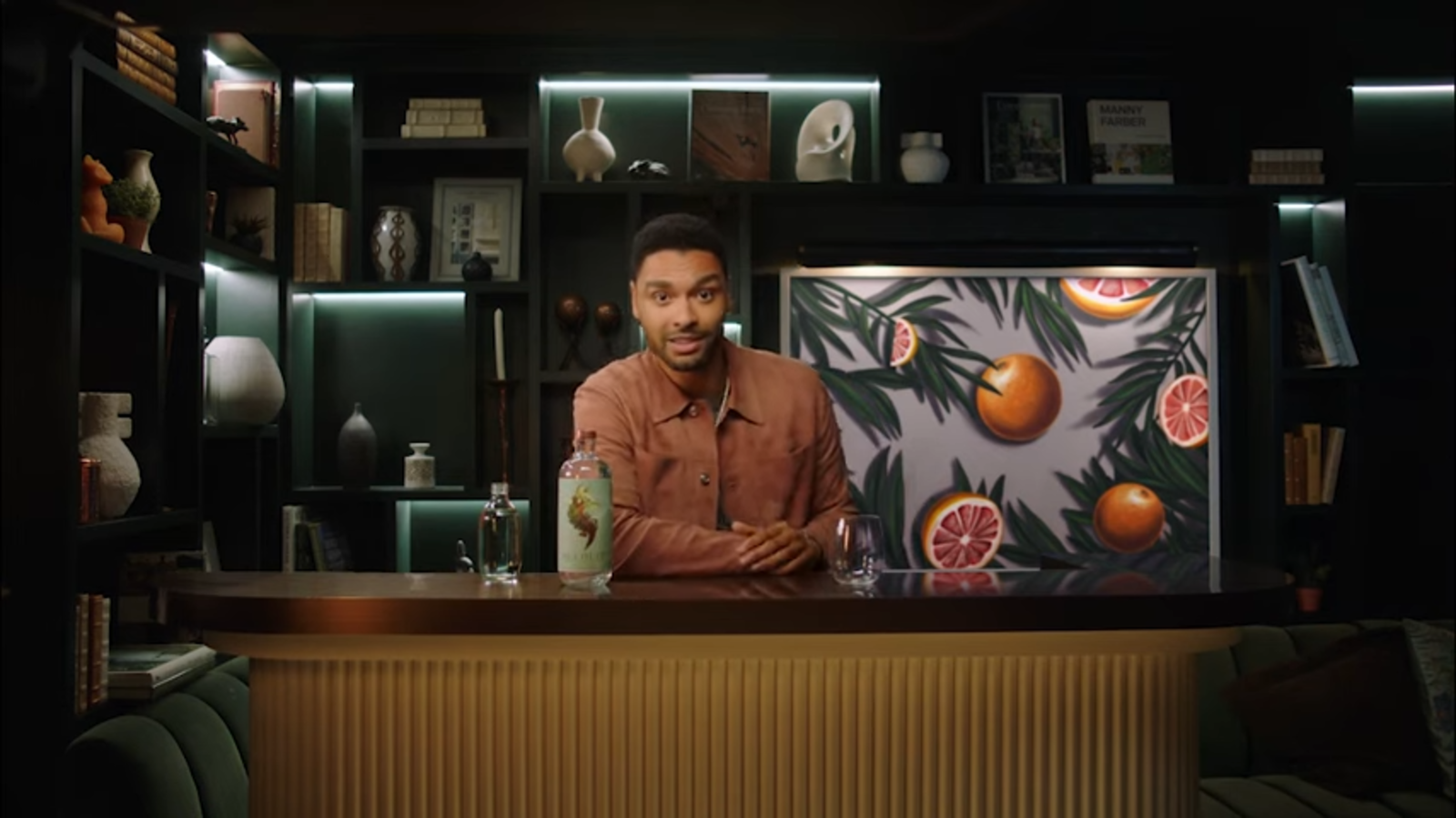 Seedlip exploite la page Regé-Jean de la star de « Bridgerton » pour sa campagne