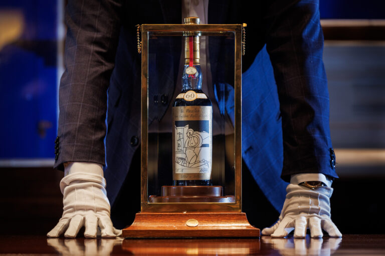 Le Macallan Adami 1926 devient la bouteille de whisky la plus chère vendue aux enchères
