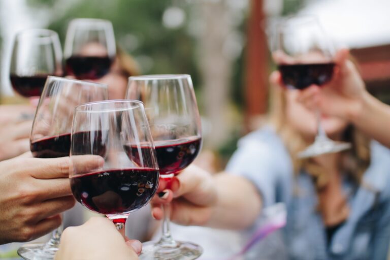  Le vin rouge vous donne-t-il mal à la tête ?  Une nouvelle étude pourrait révéler pourquoi
