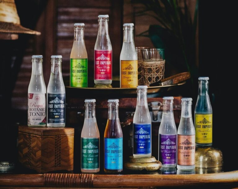 Guide cadeaux des Fêtes du gin 2023 : bouteilles, mélangeurs et plus encore
