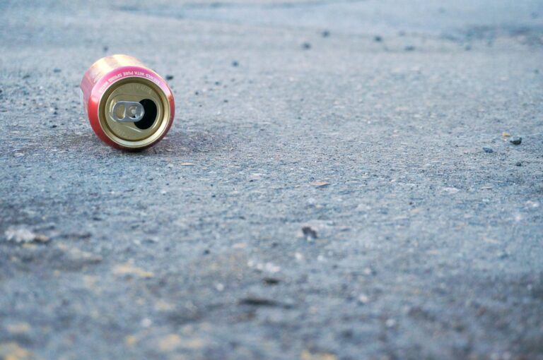 La demande de bière d'un homme se termine par un cambriolage présumé dans une maison en Floride
