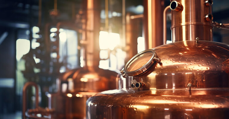 Les ventes des distillateurs artisanaux aux États-Unis atteignent 7,9 milliards de dollars, mais les grandes marques dominent toujours leur part

