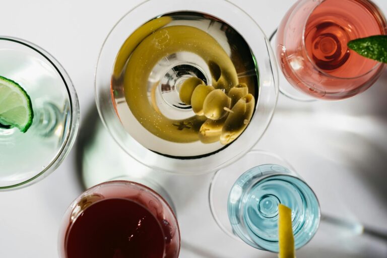 Associer les tendances gustatives de 2024 avec des cocktails classiques
