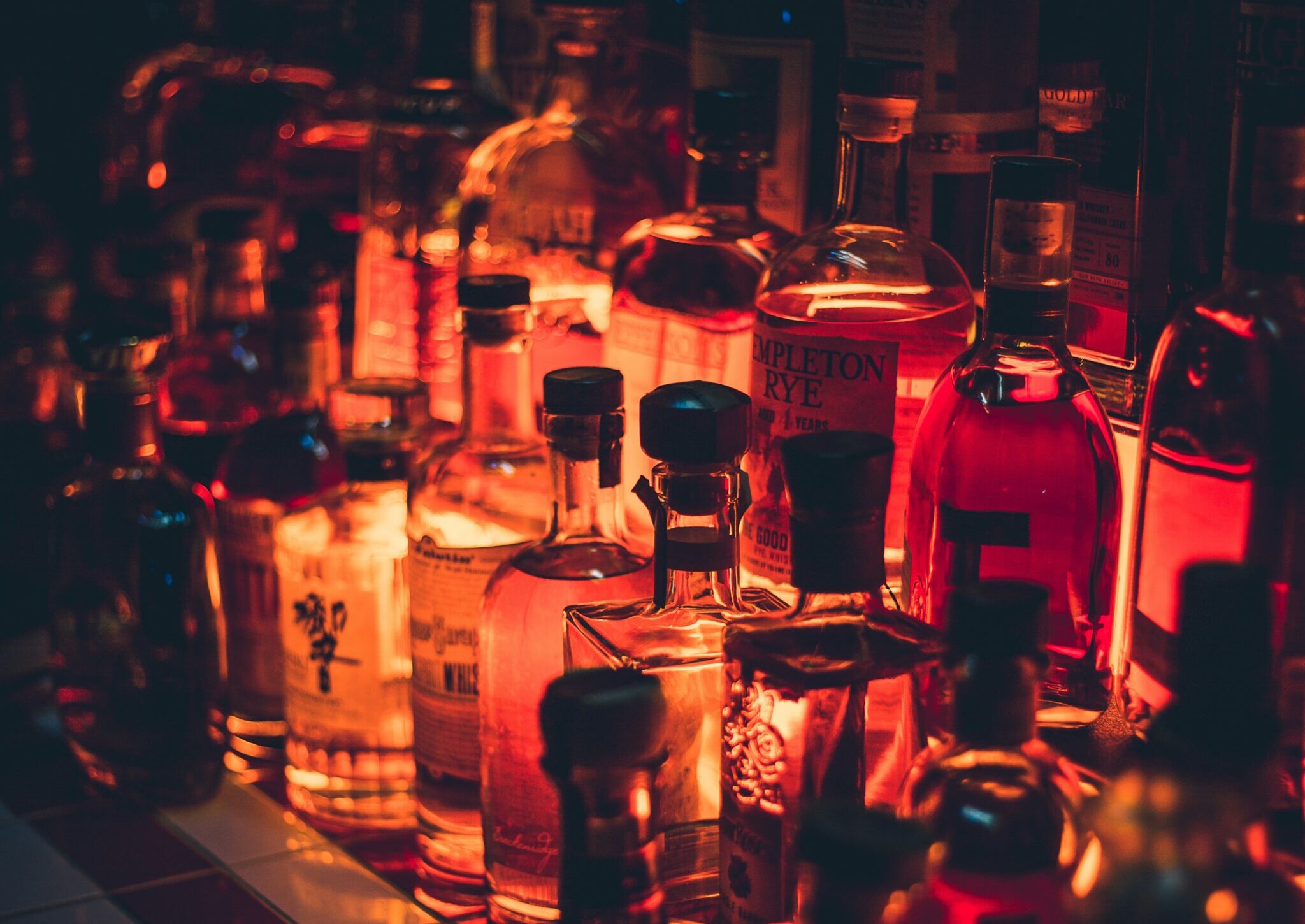 Plus de 30 employés d'un magasin d'alcool d'attaque avec des « bâtons et des armes tranchantes »