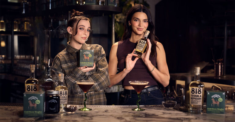 Kendall Jenner et Emma Chamberlain lancent un kit Tequila Espresso Martini

