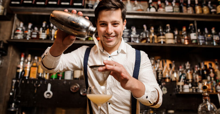Les fils de barmen sont 36 fois plus susceptibles de pratiquer la mixologie, selon une enquête

