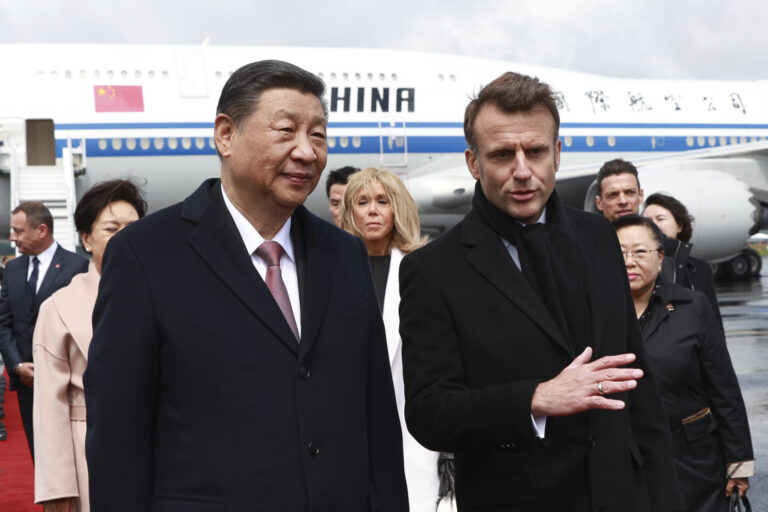 Le président français offre à Xi Jinping une bouteille de Hennessy
