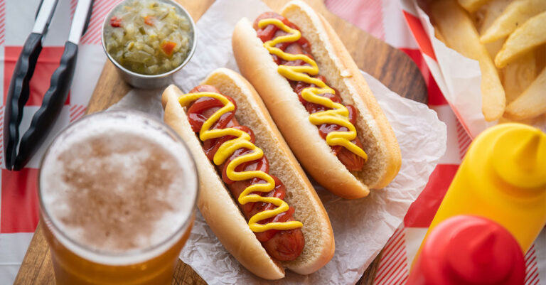 Les Américains consomment 818 hot-dogs chaque seconde (et 5 autres faits à peine croyables sur les saucisses)

