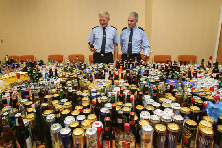 Des policiers accusés d'avoir volé de l'alcool lors de raids liés au COVID