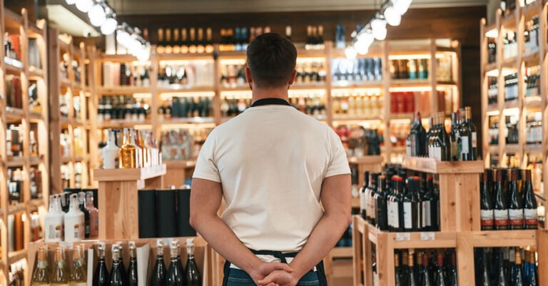 Rapport IWSR : Le marché américain de l'alcool est prêt à reprendre pied après une « année de réinitialisation »

