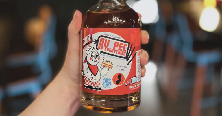 Cette vodka aromatisée au porc roulé, aux œufs et au fromage est le New Jersey en bouteille

