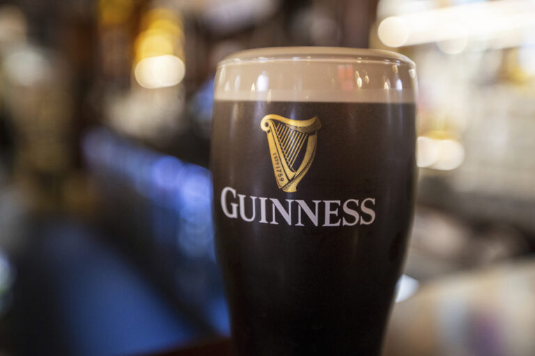 Diageo est sur le point de faire une offre publique d'achat alors que ses bénéfices sont au plus bas
