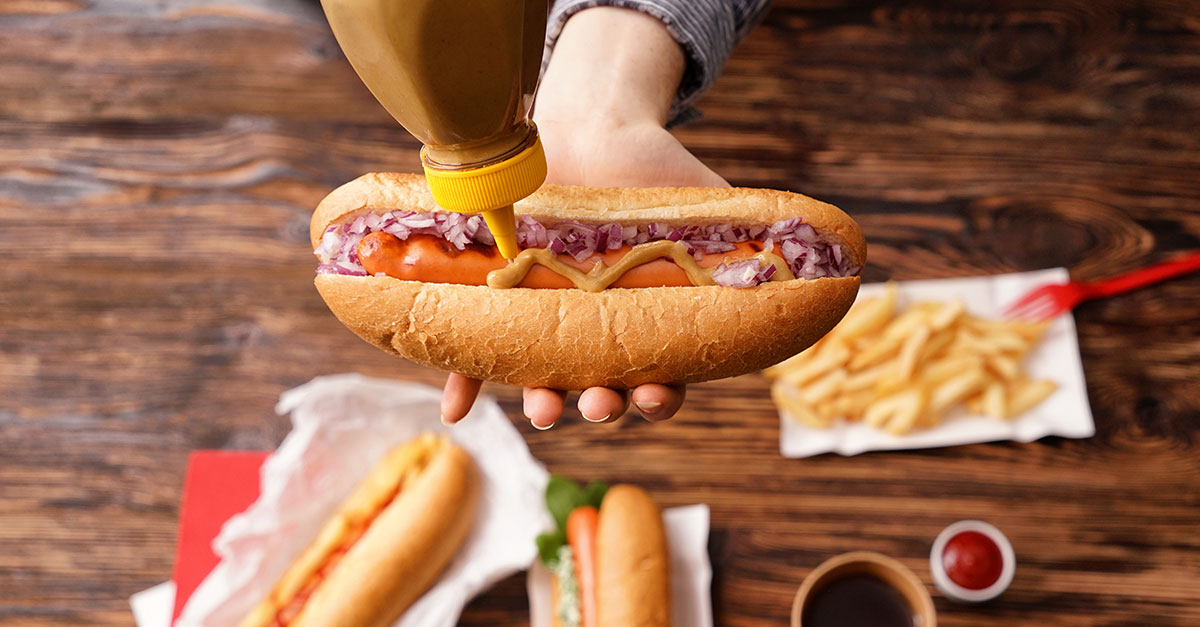 Le Conseil national des hot-dogs et des saucisses vous avertit que vous mangez mal vos hot-dogs