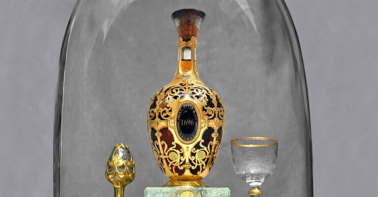 Le Livre Guinness des records couronne une bouteille de cognac vieille de 328 ans comme étant la plus vieille du monde

