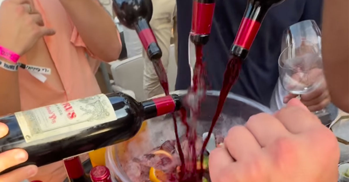 Regardez une discothèque espagnole dépenser 120 000 € de Petrus dans une sangria