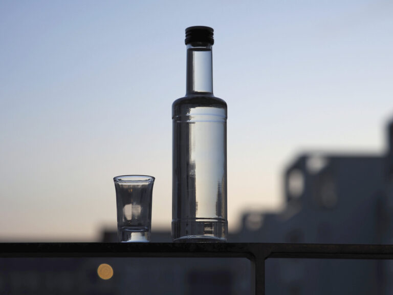 Un enfant meurt après avoir accidentellement bu de l'alcool
