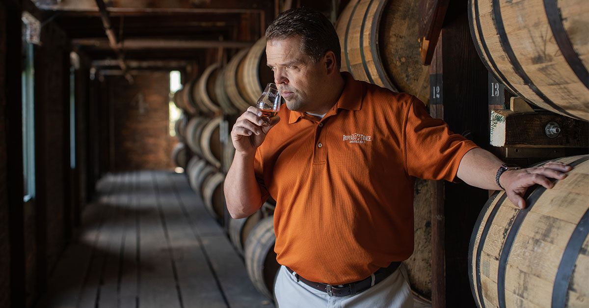 Buffalo Trace offre la possibilité d'observer le maître distillateur Harlen Wheatley pendant une journée
