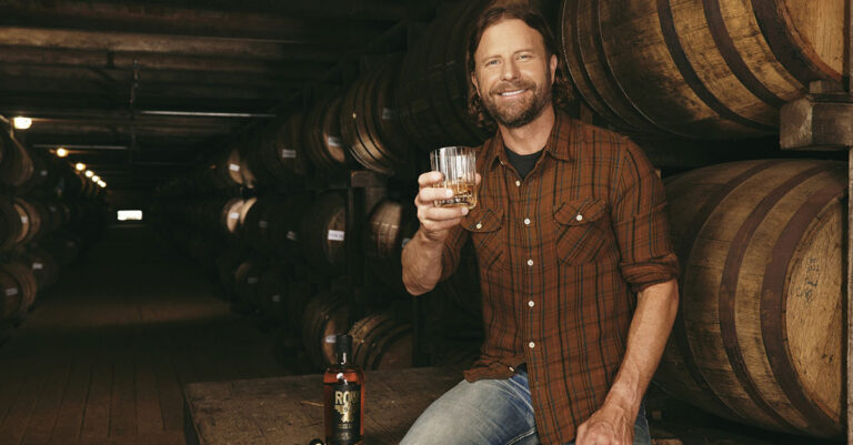 La star de la musique country Dierks Bentley lance le whisky Row 94 avec Green River Distilling Co.

