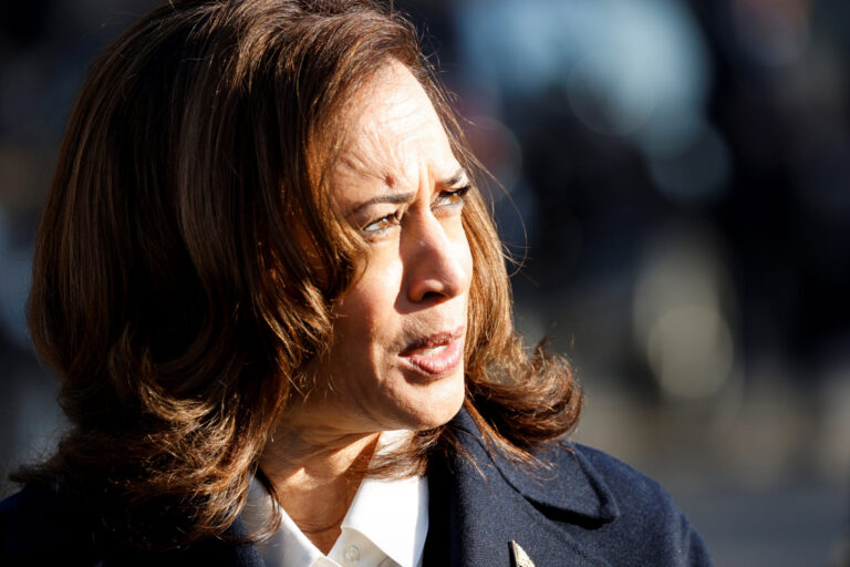 Kamala Harris a taquiné sur SNL à propos d'allégations de problèmes d'alcool
