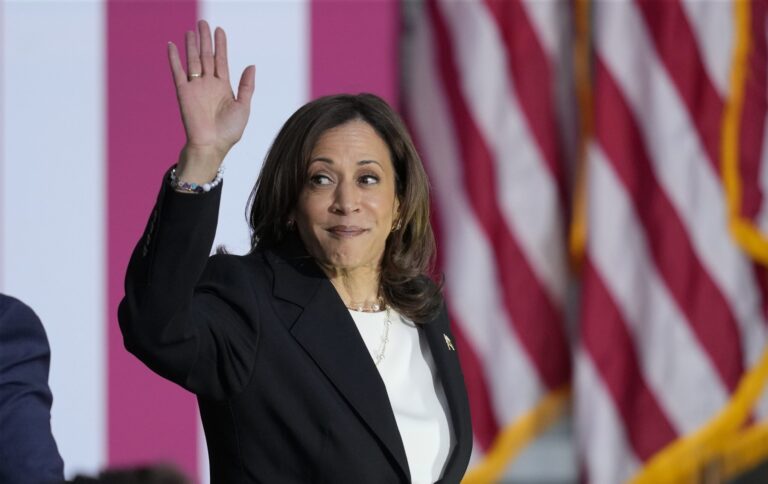 Kamala Harris met en garde les jeunes électeurs contre la « taxe Trump sur la tequila »
