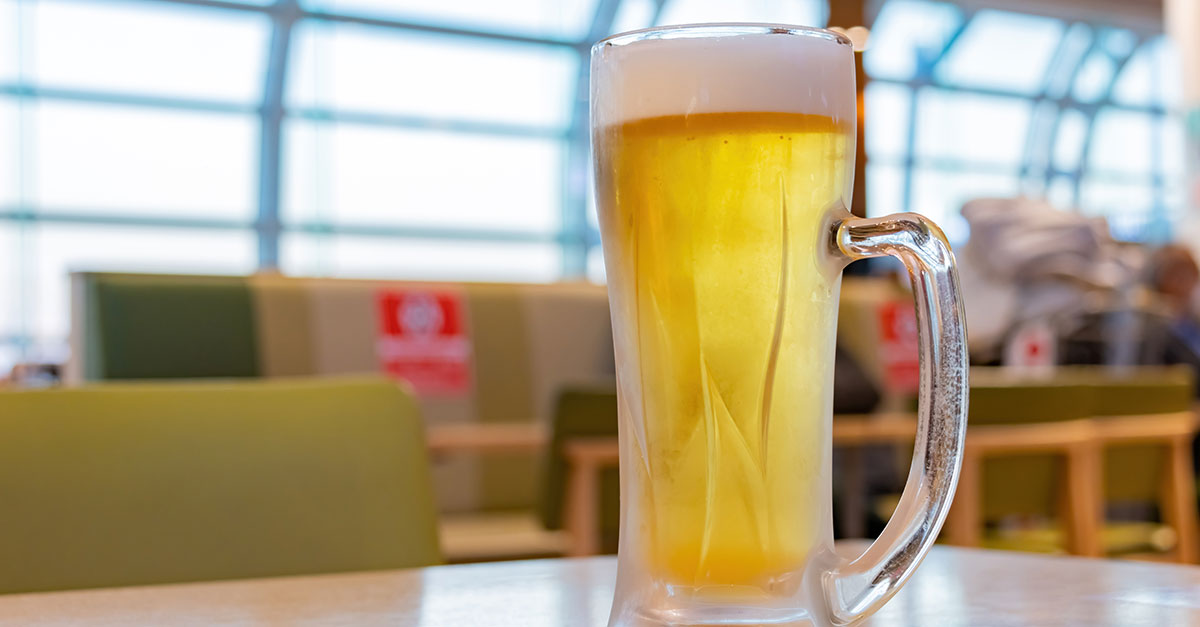 Le prix moyen d’une macro-bière dans chaque grand aéroport américain (2024)
