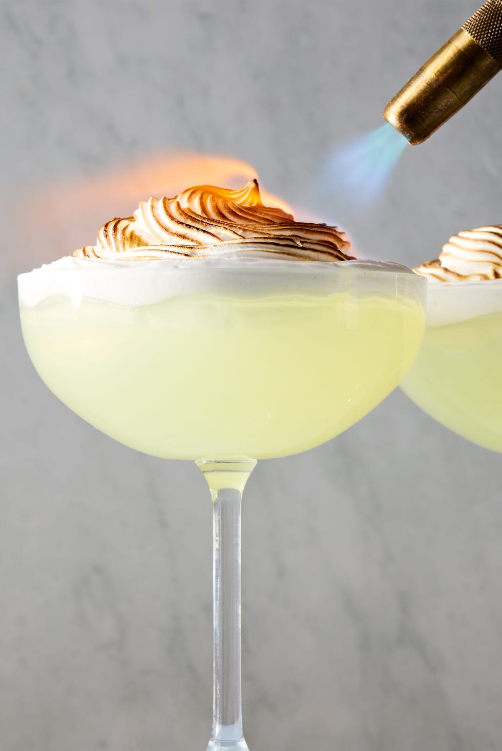 Tarte Au Citron Meringuée Martini martini au citron avec une meringue flambée