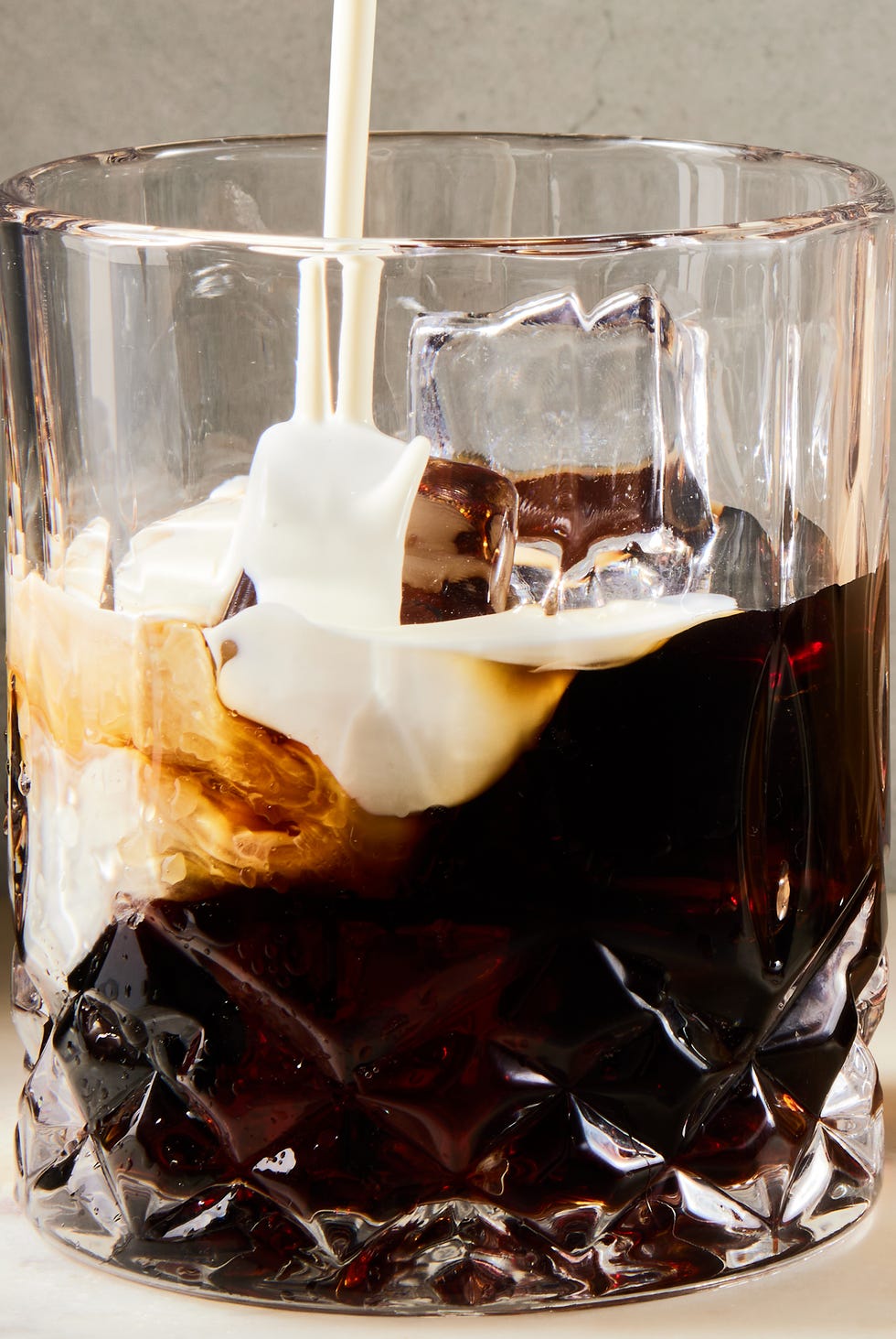 Russe blanc cocktail de café mélangé à de la crème