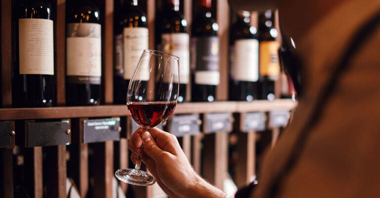 Les 50 vins les plus chers du monde (2024)

