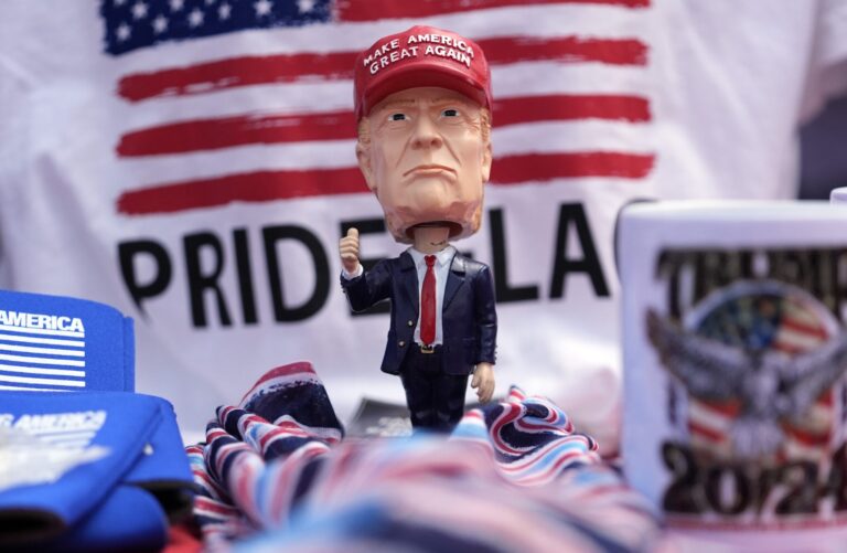 Les tarifs douaniers de Trump vont dévaster la tequila et le whisky canadien
