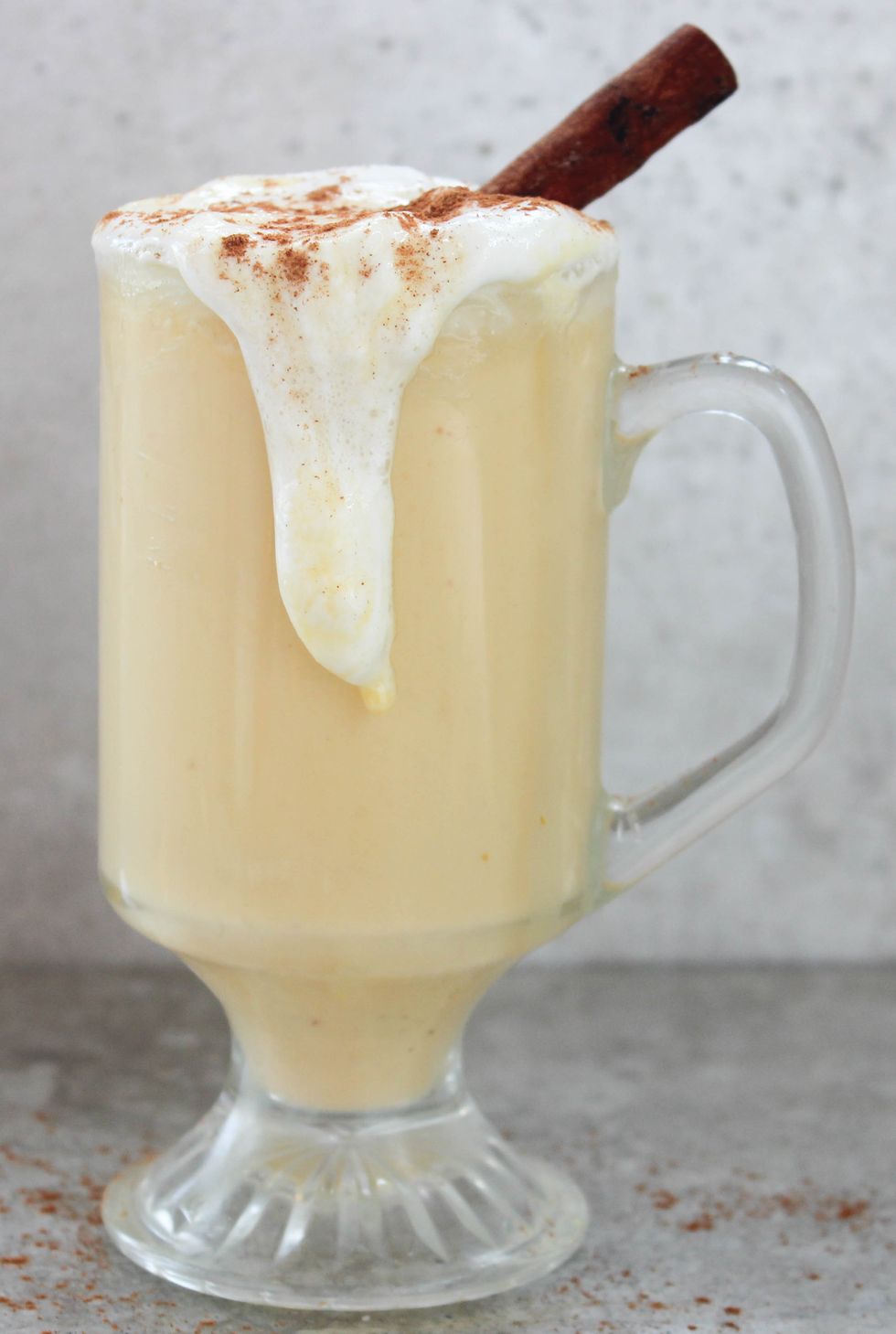 Chocolat chaud au lait de poule et aux épices à la citrouille