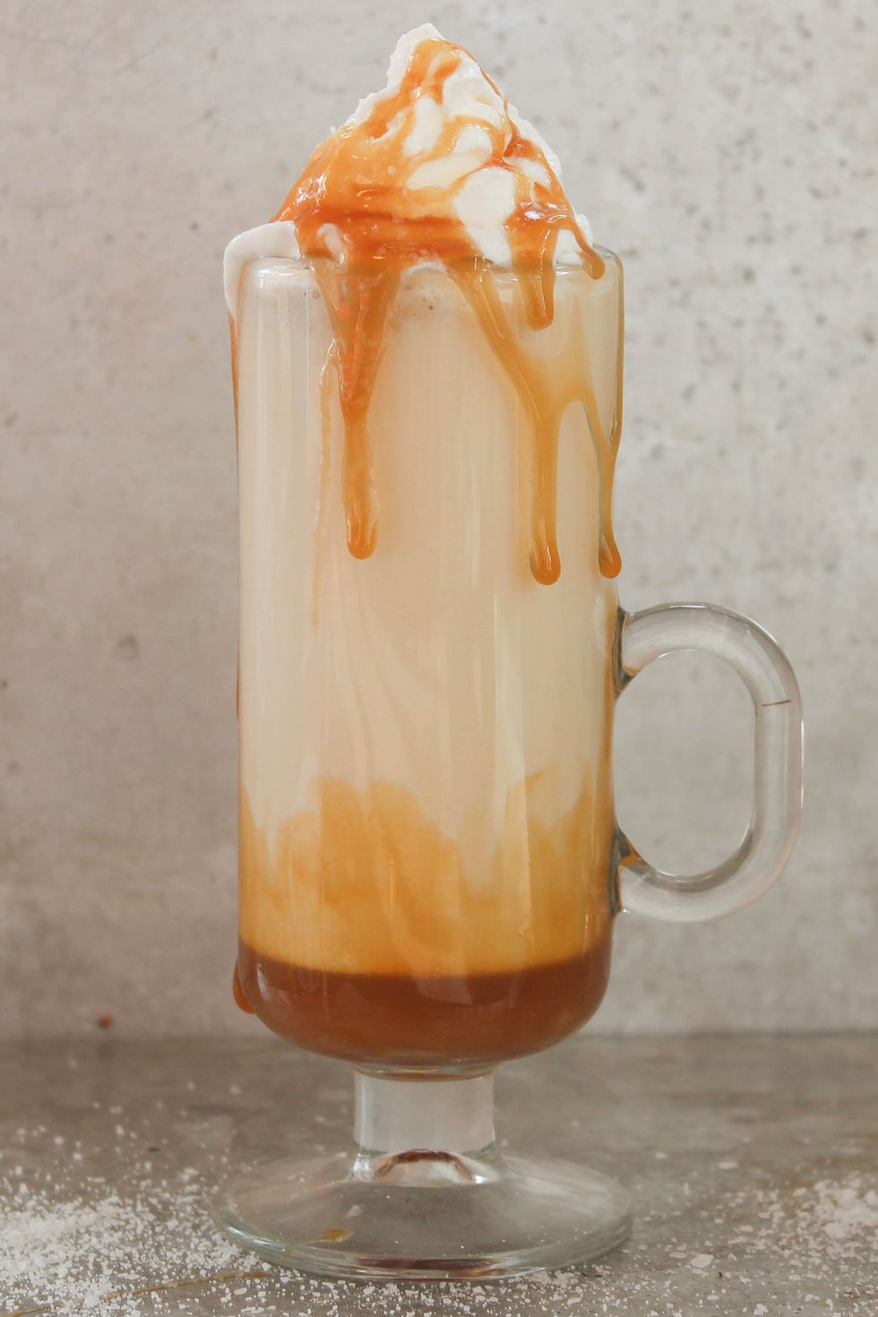 Chocolat chaud blanc au caramel salé chocolat chaud blanc au caramel salé