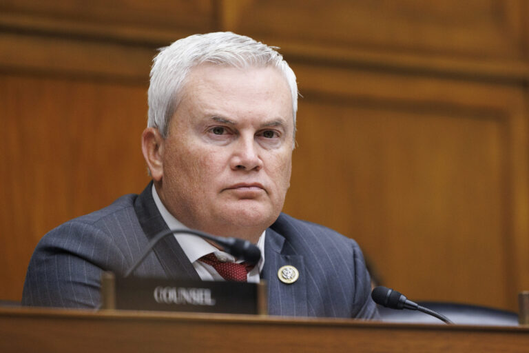 Comer accuse l’administrateur de Biden d’avertissements en matière d’alcool
