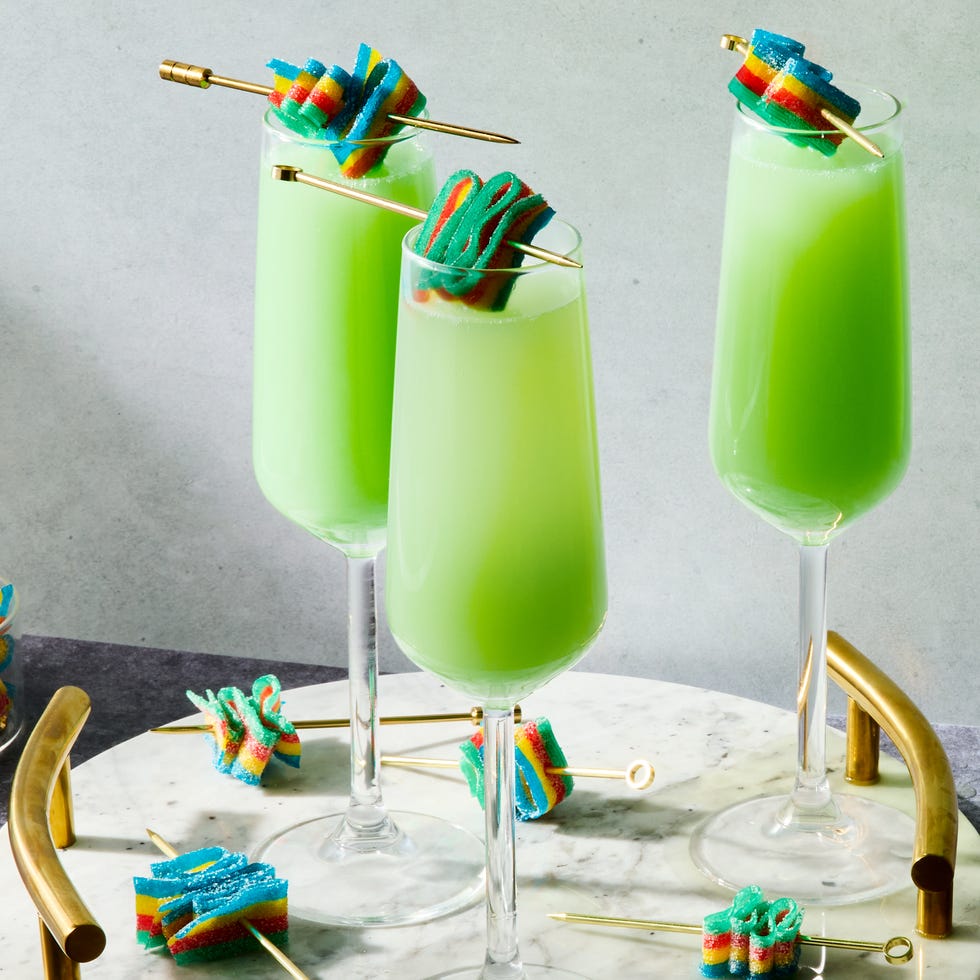 Mimosas vertes mimosas vertes avec une garniture de bonbons aigre