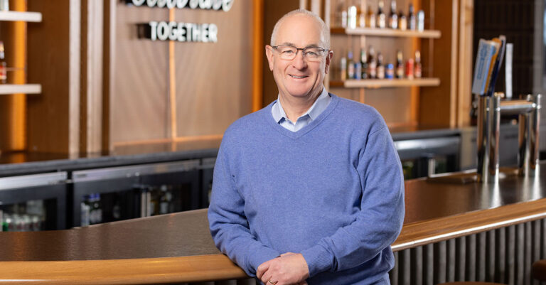 Le PDG de Molson Coors, Gavin Hattersley, prévoit de démissionner

