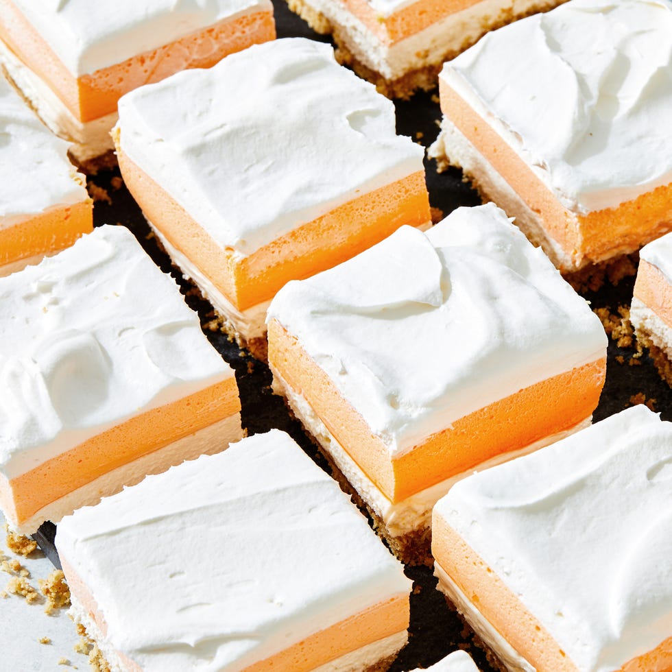 Barres de crème orange Barres de crème orange avec une croûte de biscuits Graham