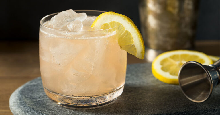 Cette obscure boisson gin est maintenant l'un des cocktails les plus populaires du monde

