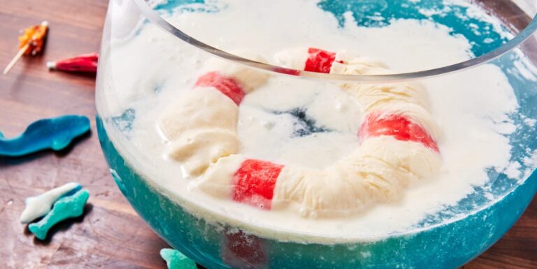 Meilleure recette de punch à la vodka bleu profond
