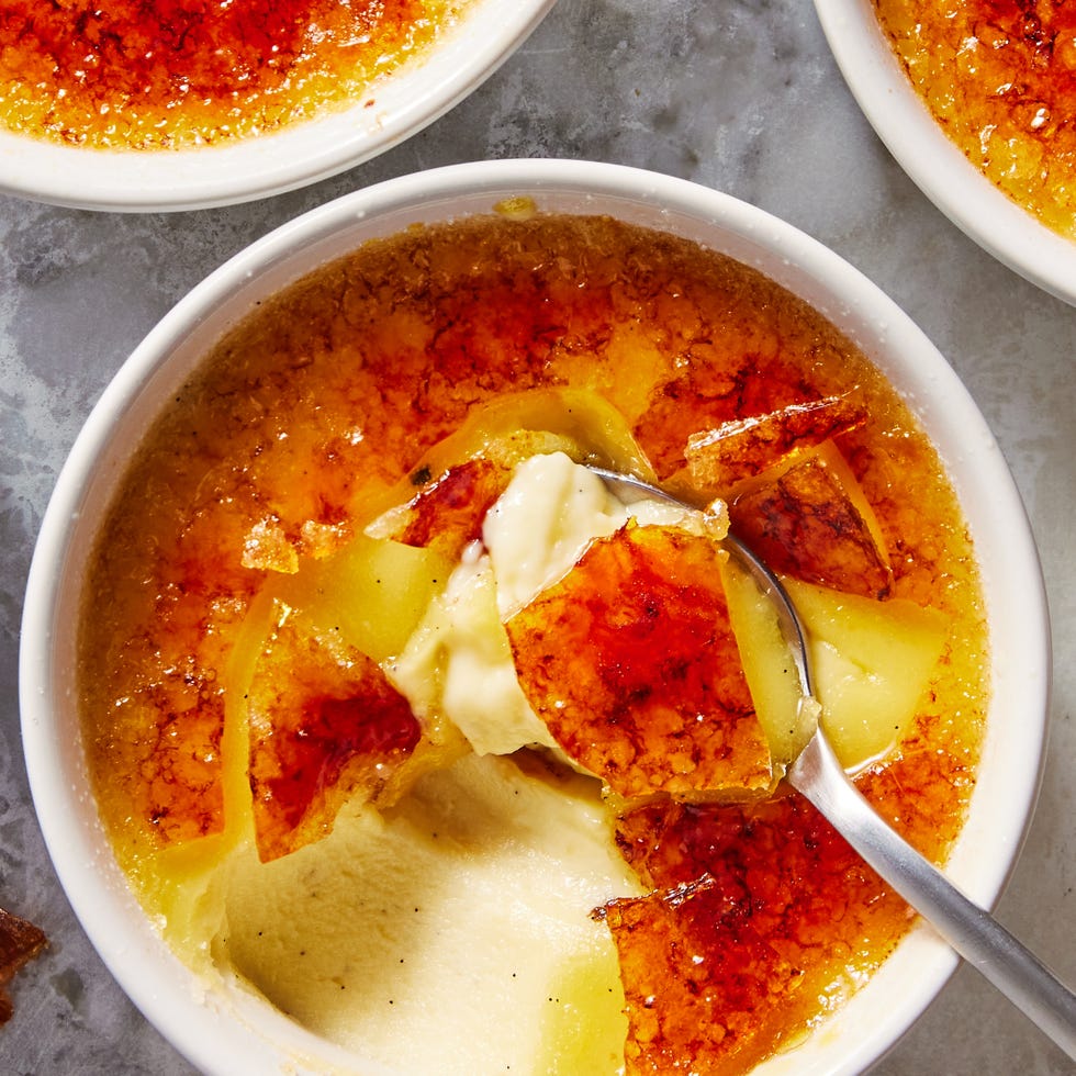 Crème brulee crème brulee avec du sucre d'oeuf à la crème et de la gousse de vanille