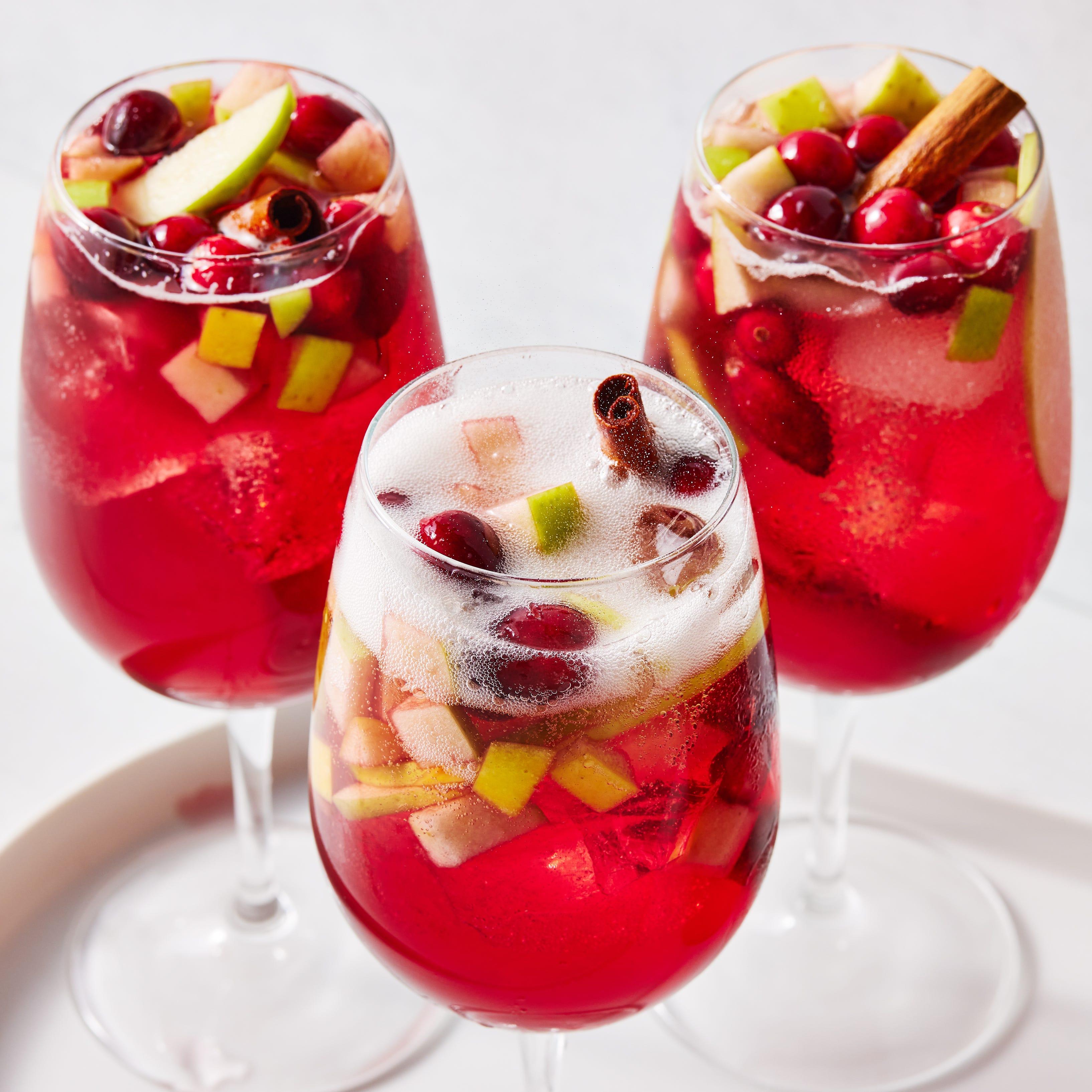 Sangria Sangria Cranapple dans un verre à vin