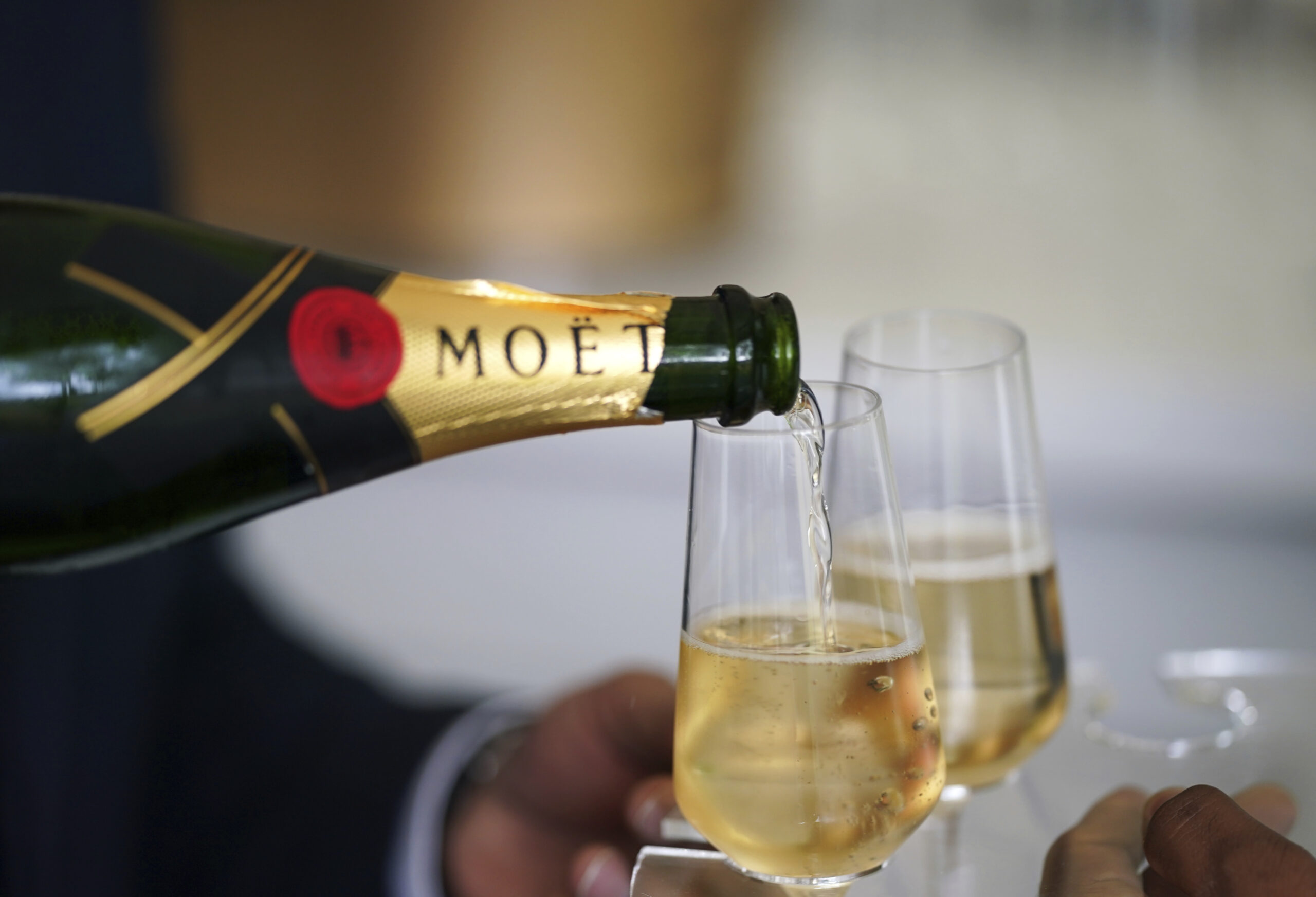 Moët Hennessy a poursuivi pour harcèlement par l'ancien employé