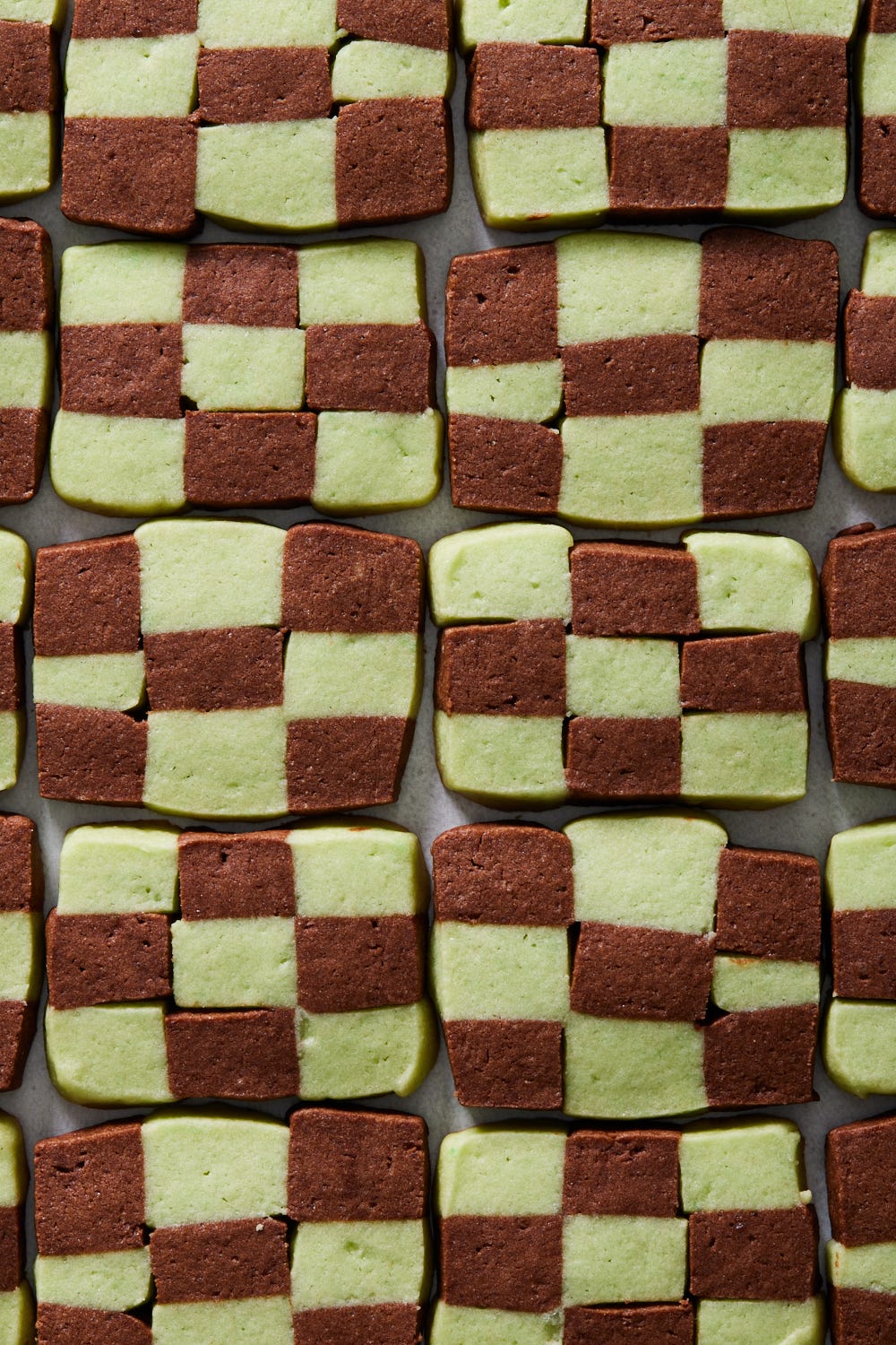 Cookies en damier biscuits en damier vert et marron