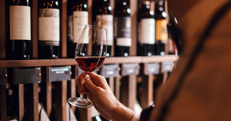 Ce tableau massif montre quelles entreprises possèdent les plus grandes marques de vin américaines

