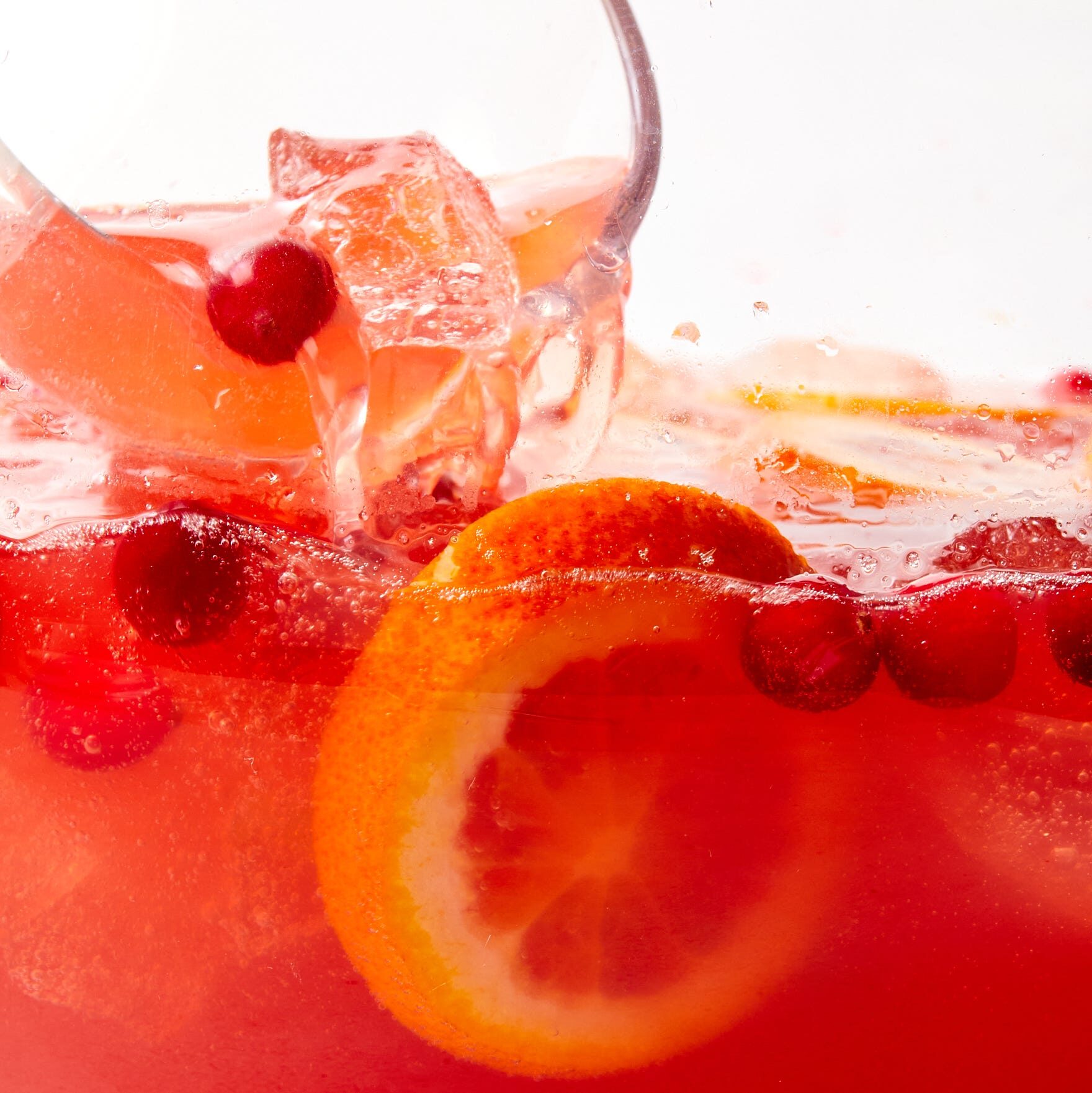 Punch de Noël delish-202211-christmaspunch-376-1669064234-7764938
